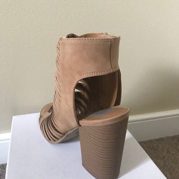 SOLD - Nude Ankle Block Heels - Picture 4 of 4